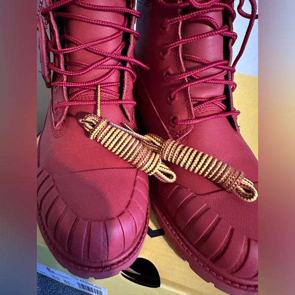 Practically NIB Timberland Beeline boots - Picture 11 of 16